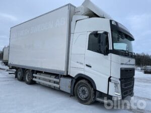 Skåplastbil med kyl och frys VOLVO 500 I shift gavelhiss öppningsbar sida