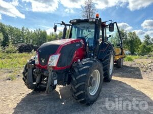 Traktor 4WD VALTRA T193 HiTech