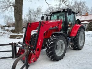 Traktor Massey Ferguson 5612