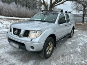 Nissan Navara med kåpa NISSAN DOUBLE CAB 2