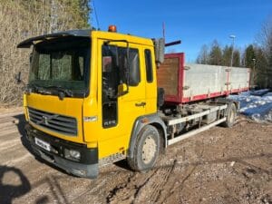 Lastbil Volvo FL6 - Lastväxlare med flak & maskinflak