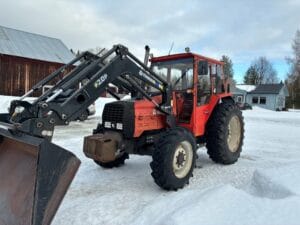 Skogsutrustad traktor BM VOLVO-VALMET 605-4 (defekt)