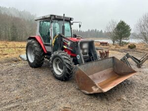 Traktor Massey Ferguson 3050E 4W med mycket tillbehör