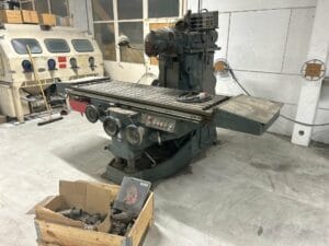 Knäfräs / Fräsmaskin Huron med verktyg/tillbehör