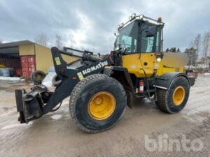 Hjullastare Komatsu WA 250 med skevfäste