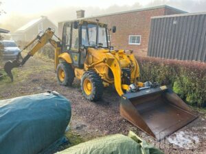 Traktorgrävare JCB 2 CX Streetmaster med tillbehör