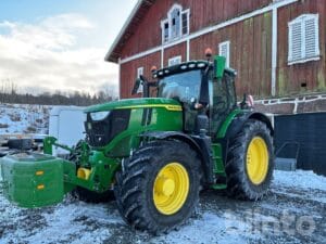 Traktor JOHN DEERE