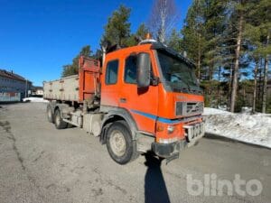 Kranbil med tippflak VOLVO FM12 6*2 Hiab 220C