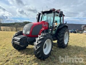 Traktor 4WD VALTRA  A83 Hitech