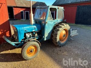 TRAKTOR VETERAN med kap FORD FORDSON DEXTA