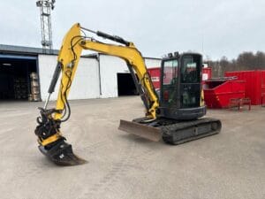 Grävmaskin New Holland E55B SR med tiltrotator