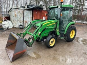 Traktor JOHN DEERE 3520