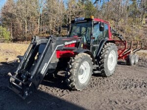 Traktor med skogsvagn VALTRA VALMET 6250-4 HiTech