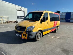 Skolbuss MERCEDES-BENZ