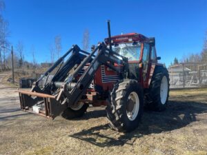 Traktor med lastare FIAT 110-90 DT 4 WD