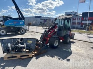 Kompaktlastare med redskap Weidemann 1280 RL24