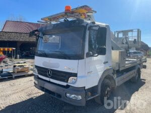 Lastbils skylift Mercedes med lift MT 18