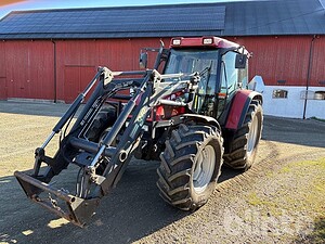 Traktor med frontlastare CASE IH CS86