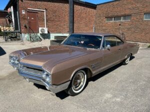 Samlarbil en av tre i Sverige Buick Wildcat 1965 Nailhead 401