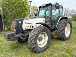 Traktor VALMET 8100