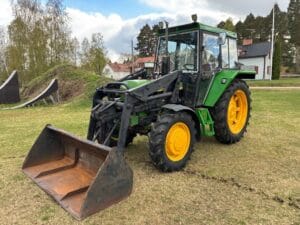 Traktor JOHN DEERE 2130 HFWD