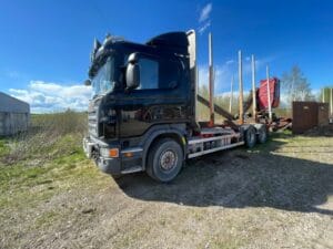 Timmerbil med kran SCANIA V8 Jonsered kran