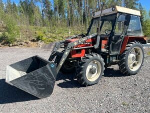 Traktor med lastare ZETOR 5245