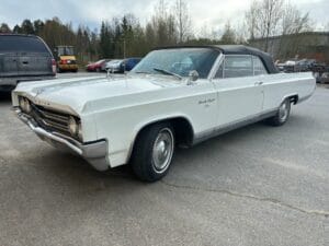 Cab OLDSMOBILE 98