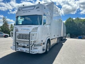 Lastbil och släp SCANIA