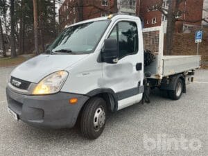 Lätt lastbil IVECO 35/E4  3 hydrauliska utskjut samt tipp och fällbara sidor