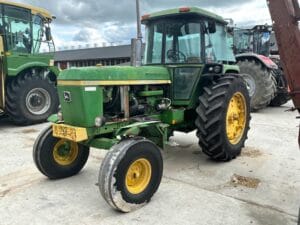 Traktor JOHN DEERE 4230 P