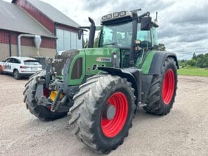Gårdstraktor FENDT 820 VARIO