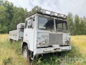 Militärlastbil med kran SCANIA SBAT 111SA