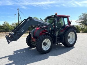 Traktor VALTRA N111e (endast 3012 timmar)