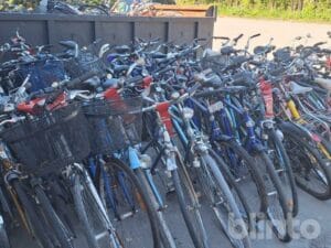 Parti med ca 100 st cyklar Blandade modeller och tillverkare