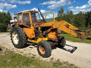 Traktor med lastare VALMET 802