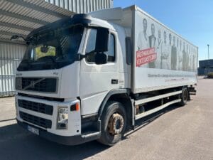 Skåplastbil Volvo FM300