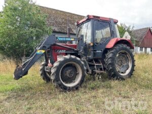 Traktor CASE INTERNAT 844 AXL - Mycket tillbehör
